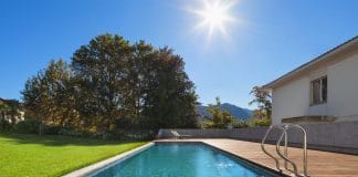 Réglementations pour piscine : puis-je en construire une dans mon jardin ?