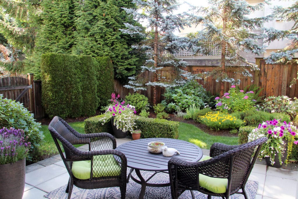 Peut-on laisser sa table de jardin toute l'année dehors ?