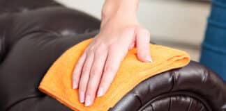 Comment nettoyer un canapé en cuir très sale ?