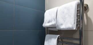 Comment installer un porte-serviette dans sa salle de bain ?