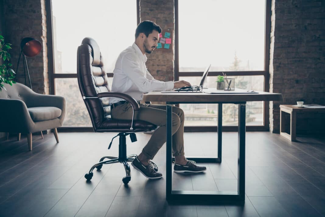 Quelle est la hauteur d'un plan de travail d'un bureau idéale ?