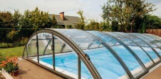 Pourquoi opter pour un abri bas de piscine ?