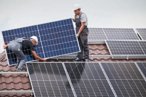 Comprendre le coût initial des panneaux solaires et de leur installation